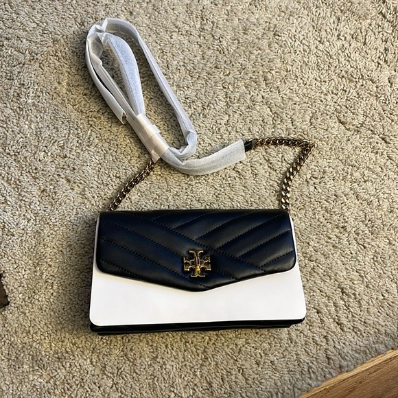 Tory Burch Handbags - BRAND NEW Tory Burch Kira Chevron Chain Wallet in black with gold accents